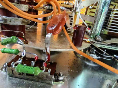 拆解旧设备探索新可能 上海无线电仪器厂XG25高频信号发生器的内部世界与按摩器材的创意关联